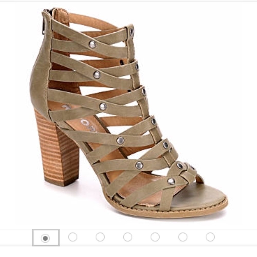 NWOT Gorgeous Olive Heels